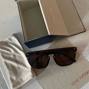 Sunglasses with accessories